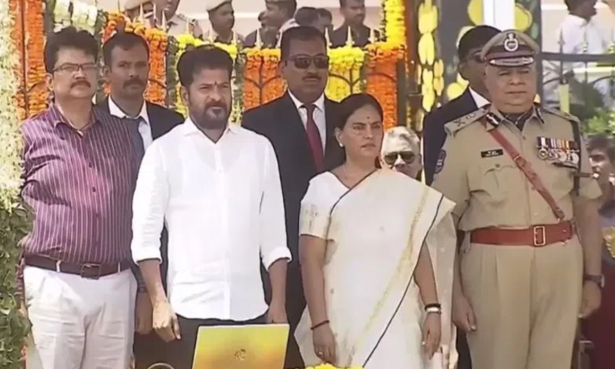 CM Revanth Reddy | తెలంగాణ రాష్ట్ర గీతాన్ని ఆవిష్కరించిన సీఎం రేవంత్రెడ్డి CM Revanth Reddy | తెలంగాణ రాష్ట్ర గీతాన్ని ఆవిష్కరించిన సీఎం రేవంత్రెడ్డి