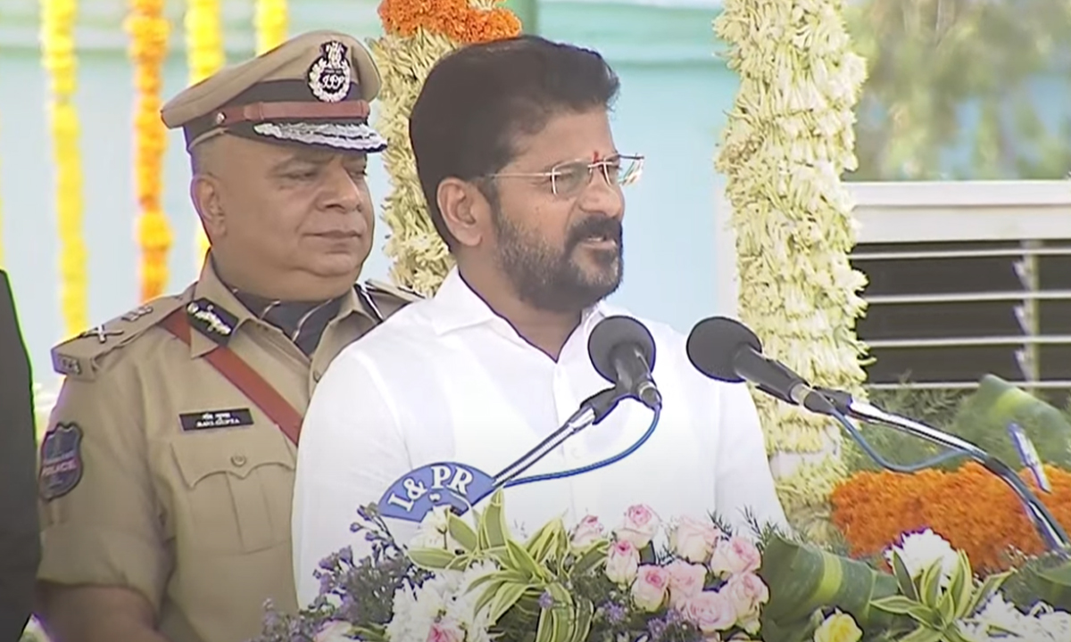 CM Revanth Reddy | తెలంగాణ చరిత్ర పుటల్లో.. ఆ ముగ్గురు మహిళలు: సీఎం రేవంత్ రెడ్డి CM Revanth Reddy | తెలంగాణ చరిత్ర పుటల్లో.. ఆ ముగ్గురు మహిళలు: సీఎం రేవంత్ రెడ్డి