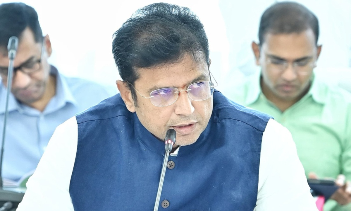 Sridhar Babu: తెలంగాణలో రియల్ రంగానికి.. ఢోకా లేదు: మంత్రి శ్రీధర్ బాబు Sridhar Babu: తెలంగాణలో రియల్ రంగానికి.. ఢోకా లేదు: మంత్రి శ్రీధర్ బాబు