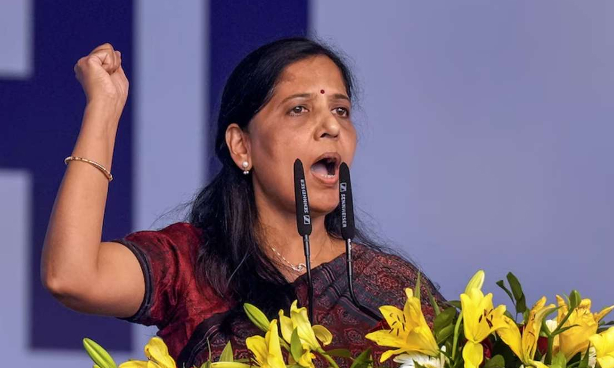 నా భర్తకు బెయిల్ రాకుండా మొత్తం వ్యవస్థ అడ్డుకుంటున్నది.. : సునీత కేజ్రీవాల్ నా భర్తకు బెయిల్ రాకుండా మొత్తం వ్యవస్థ అడ్డుకుంటున్నది.. : సునీత కేజ్రీవాల్