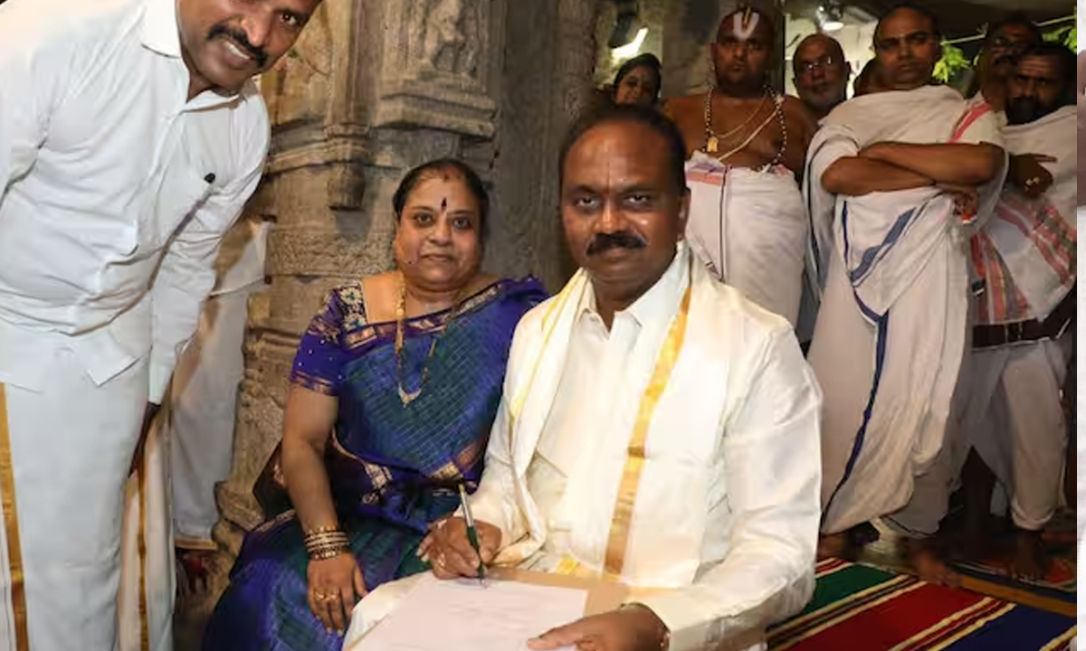 టీటీడీ నూతన ఈవోగా ఐఏఎస్ జే.శ్యామలరావు టీటీడీ నూతన ఈవోగా ఐఏఎస్ జే.శ్యామలరావు