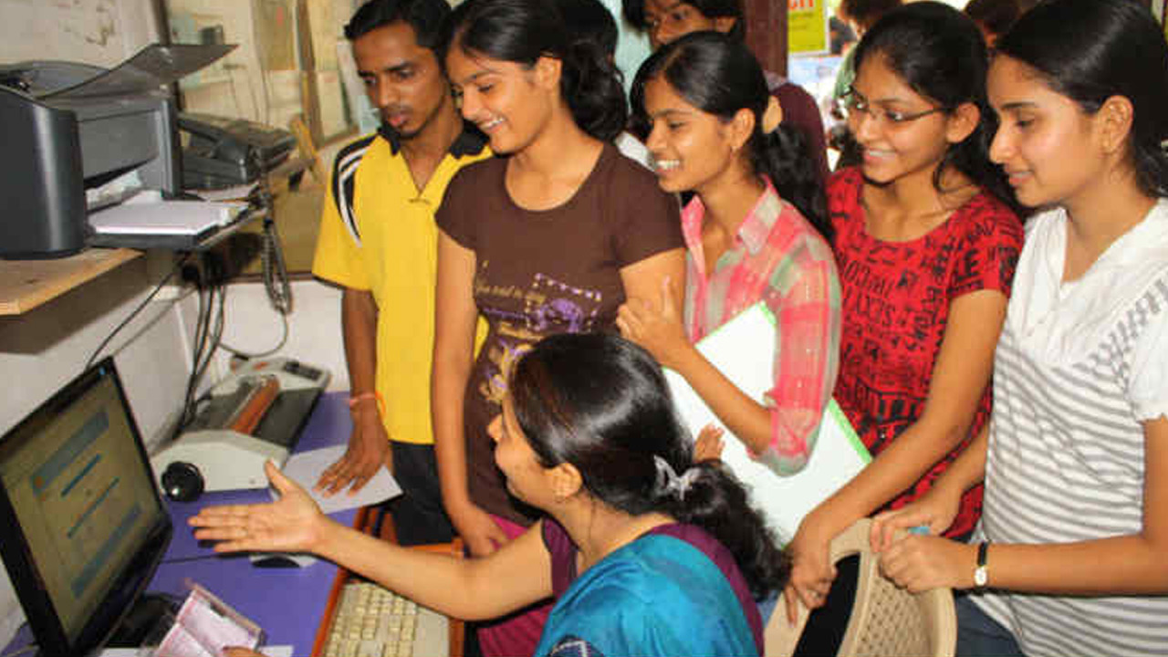 TG EDCET 2024 Results | నేడే తెలంగాణ ఎడ్సెట్ ఫలితాలు.. మధ్యాహ్నం 3.30 గంటలకు వెల్లడి TG EDCET 2024 Results | నేడే తెలంగాణ ఎడ్సెట్ ఫలితాలు.. మధ్యాహ్నం 3.30 గంటలకు వెల్లడి