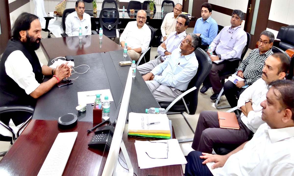 కృష్ణా జలాల్లో చట్టబద్ధమైన వాటా సాధనలో రాజీ లేదు కృష్ణా జలాల్లో చట్టబద్ధమైన వాటా సాధనలో రాజీ లేదు