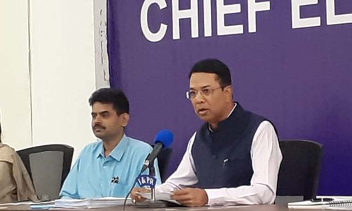 CEO Vikas Raj | తెలంగాణలో ఓట్ల లెక్కింపు కేంద్రాలు.. కౌంటింగ్కు భారీ భద్రతా ఏర్పాట్లు CEO Vikas Raj | తెలంగాణలో ఓట్ల లెక్కింపు కేంద్రాలు.. కౌంటింగ్కు భారీ భద్రతా ఏర్పాట్లు