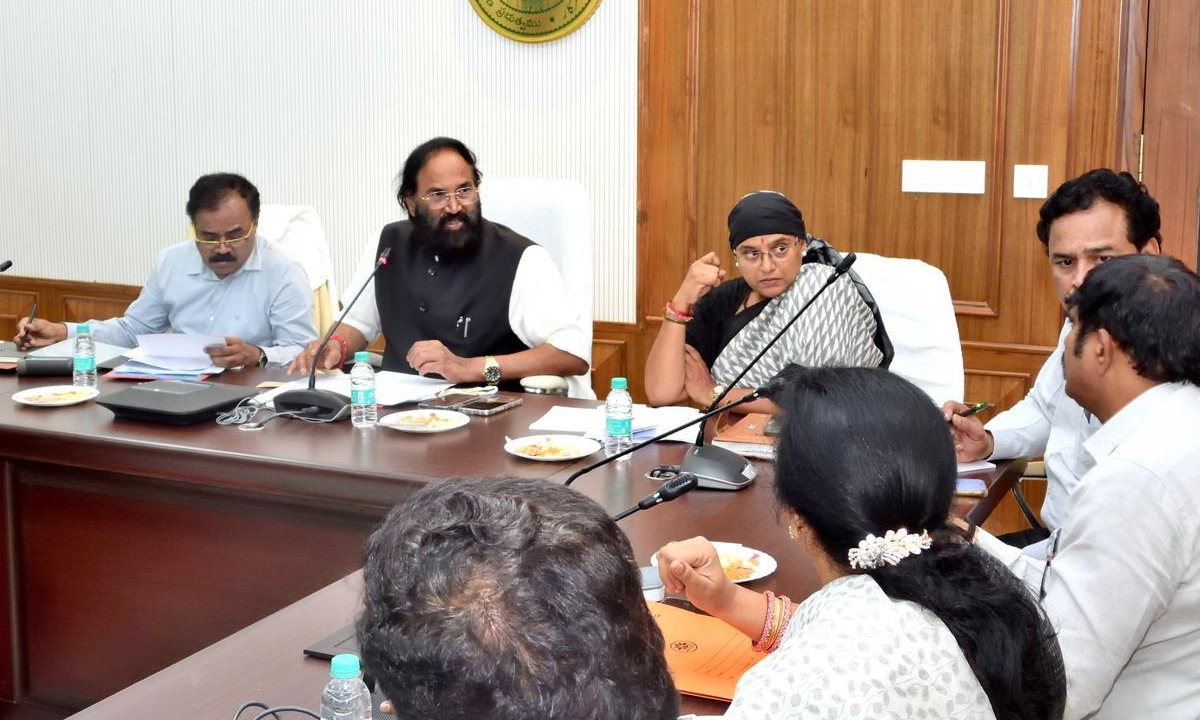 అభివృద్ధి పనులు వేగవంతం చేయండి: మంత్రి ఉత్తమ్కుమార్రెడ్డి అభివృద్ధి పనులు వేగవంతం చేయండి: మంత్రి ఉత్తమ్కుమార్రెడ్డి