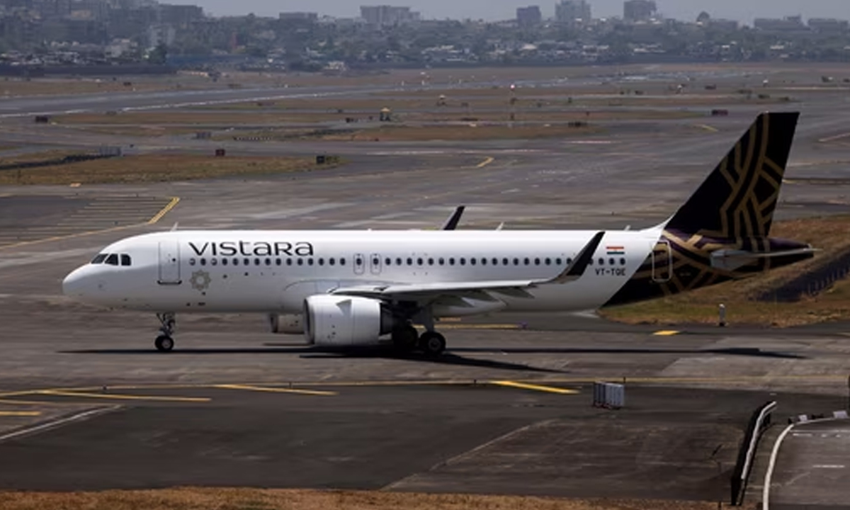 Vistara flight | విస్తారా ఫ్లైట్కు బాంబు బెదిరింపు.. ఈసారి చేతిరాతతో కూడిన లేఖలో! Vistara flight | విస్తారా ఫ్లైట్కు బాంబు బెదిరింపు.. ఈసారి చేతిరాతతో కూడిన లేఖలో!