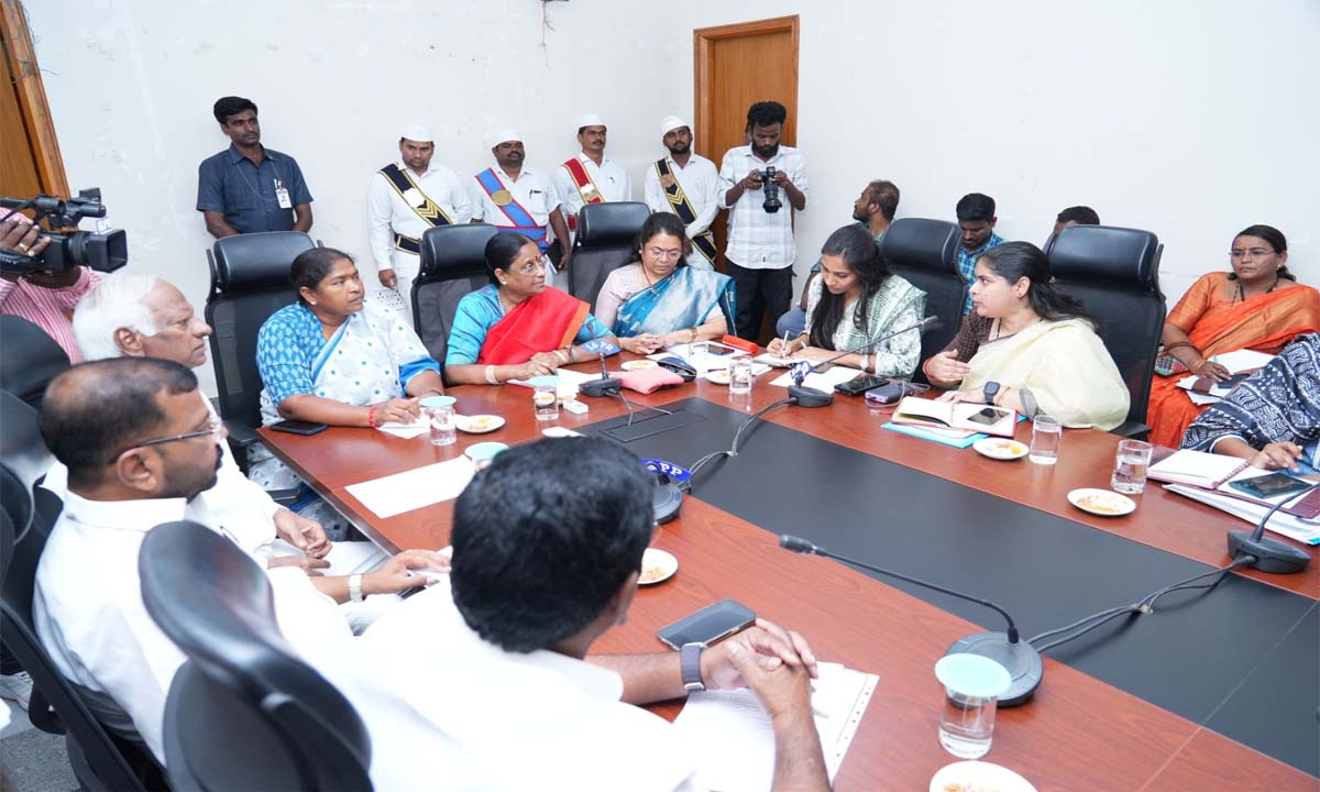 సీఎం దృష్టికి ఓరుగల్లు సమస్యలు … నేడు సీఎం రేవంత్ జిల్లా పర్యటన సీఎం దృష్టికి ఓరుగల్లు సమస్యలు … నేడు సీఎం రేవంత్ జిల్లా పర్యటన