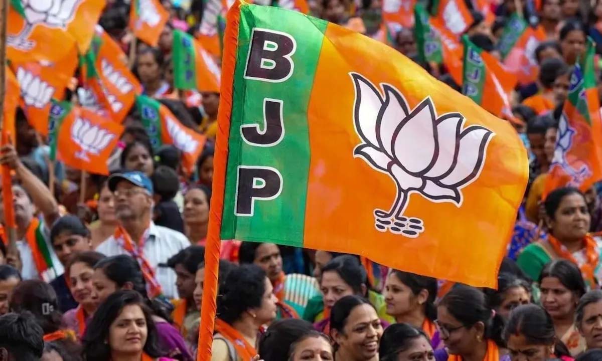అయోధ్య ఫైజాబాద్లోనూ బీజేపీ వెనుకంజ అయోధ్య ఫైజాబాద్లోనూ బీజేపీ వెనుకంజ