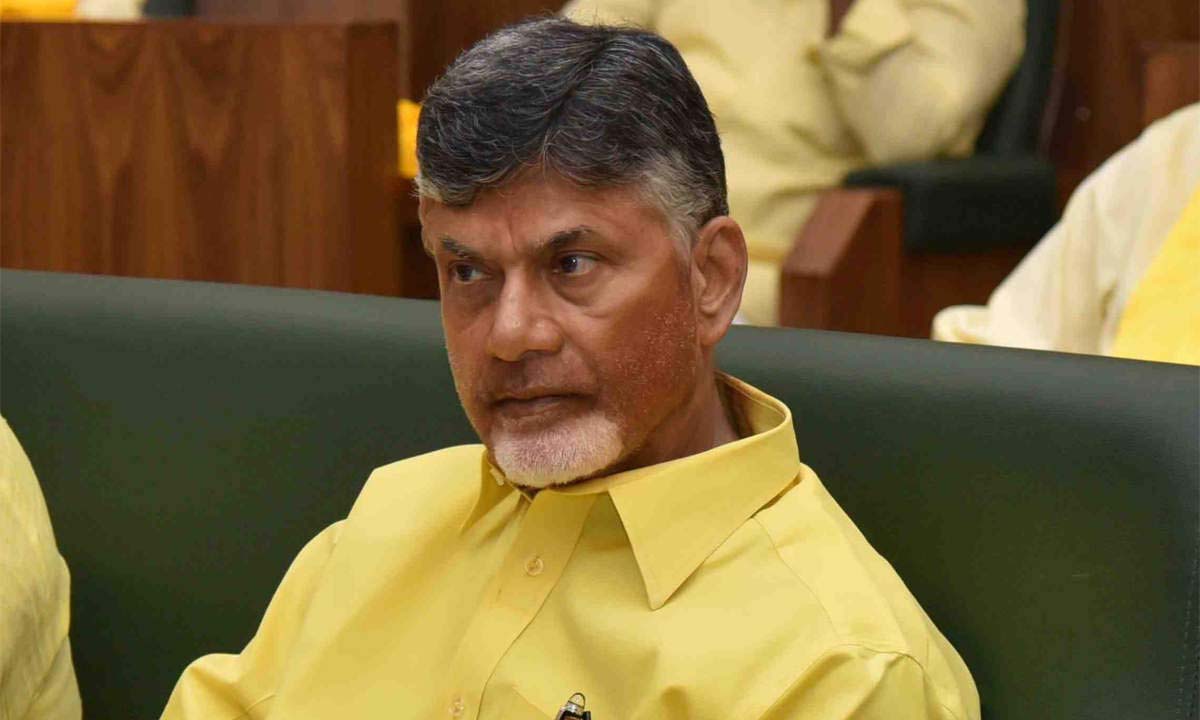 రాష్ట్రాలు రెండైనా తెలుగు జాతీ ఒక్కటే టీడీపీ అధినేత.. మాజీ సీఎం చంద్రబాబు రాష్ట్రాలు రెండైనా తెలుగు జాతీ ఒక్కటే టీడీపీ అధినేత.. మాజీ సీఎం చంద్రబాబు