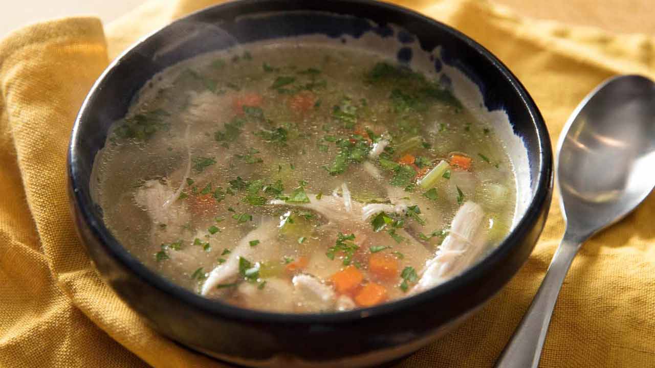 Chicken Soup | చికెన్ సూప్తో ఎన్ని ప్రయోజనాలో..? సీజనల్ వ్యాధులకు చక్కటి ఔషధం కూడా..!! Chicken Soup | చికెన్ సూప్తో ఎన్ని ప్రయోజనాలో..? సీజనల్ వ్యాధులకు చక్కటి ఔషధం కూడా..!!