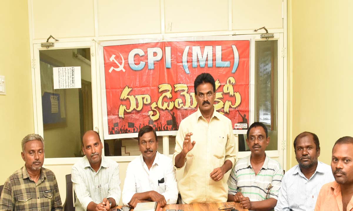 అప్రకటిత ఎమర్జెన్సీని అమలు చేస్తున్న మోడీ ప్రభుత్వం … న్యూ డెమోక్రసీ రాష్ట్ర నాయకులు ఎం. శ్రీనివాస్ అప్రకటిత ఎమర్జెన్సీని అమలు చేస్తున్న మోడీ ప్రభుత్వం … న్యూ డెమోక్రసీ రాష్ట్ర నాయకులు ఎం. శ్రీనివాస్