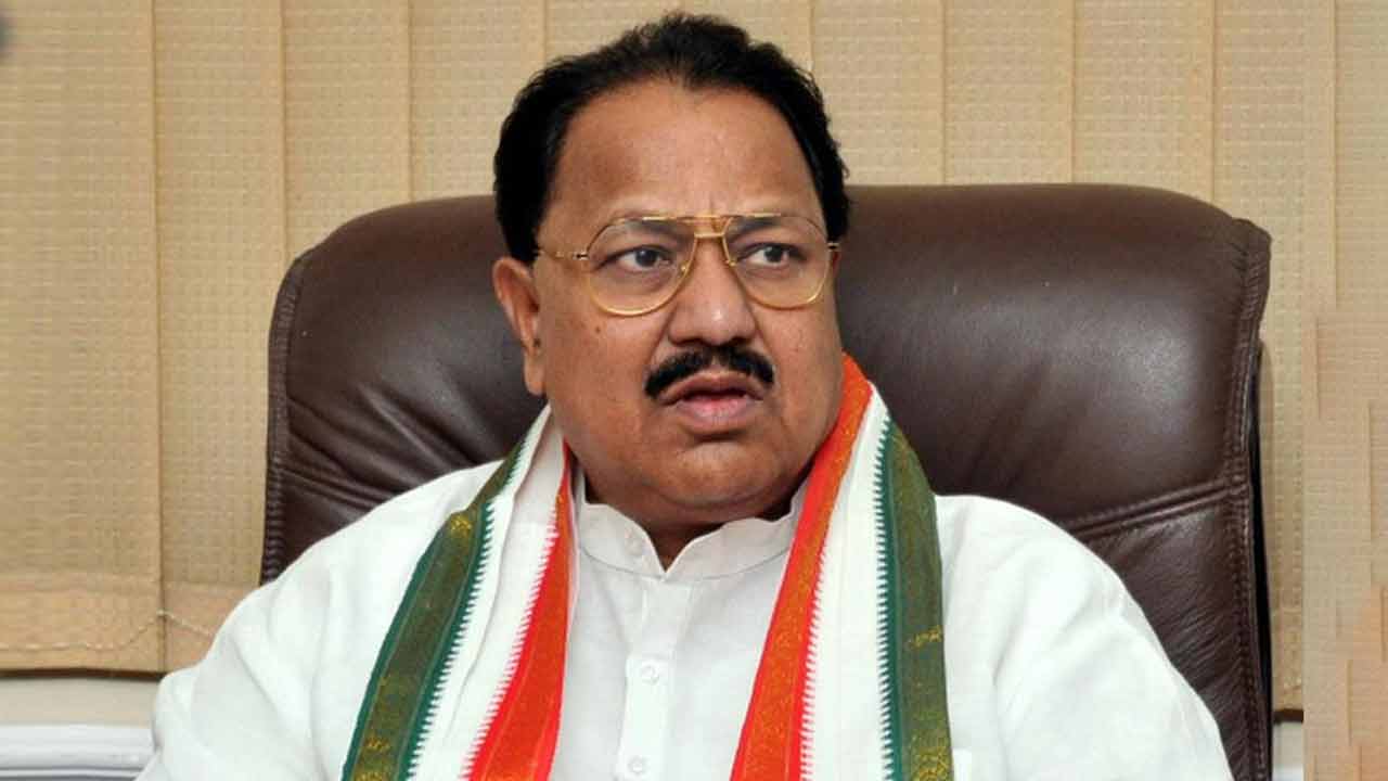 Dharmapuri Srinivas | కాంగ్రెస్ సీనియర్ నేత డీఎస్ గుండెపోటుతో మృతి Dharmapuri Srinivas | కాంగ్రెస్ సీనియర్ నేత డీఎస్ గుండెపోటుతో మృతి
