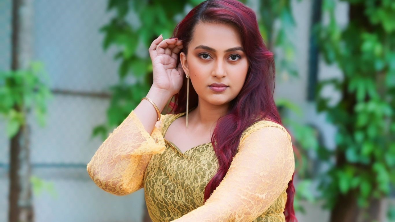 Ester Noronha | తన ఫొటోలతో కుర్రకారు మతి పోగొడుతున్న ఎస్తేర్ నోరోన్హా