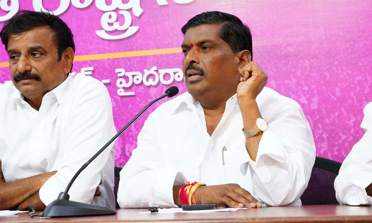 బీజేపీ వైపు పటాన్ చెరు ఎమ్మెల్యే గూడెం మహిపాల్రెడ్డి చూపు ? హస్తినలో కమలనాథులతో భేటీ బీజేపీ వైపు పటాన్ చెరు ఎమ్మెల్యే గూడెం మహిపాల్రెడ్డి చూపు ? హస్తినలో కమలనాథులతో భేటీ