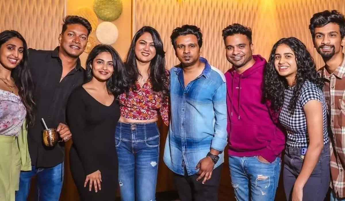 Hema| ఆ ఫోటోతో లేని పోని చిక్కులు హేమ మెడకు చుట్టుకుంటాయా ఏంటి? Hema| ఆ ఫోటోతో లేని పోని చిక్కులు హేమ మెడకు చుట్టుకుంటాయా ఏంటి?