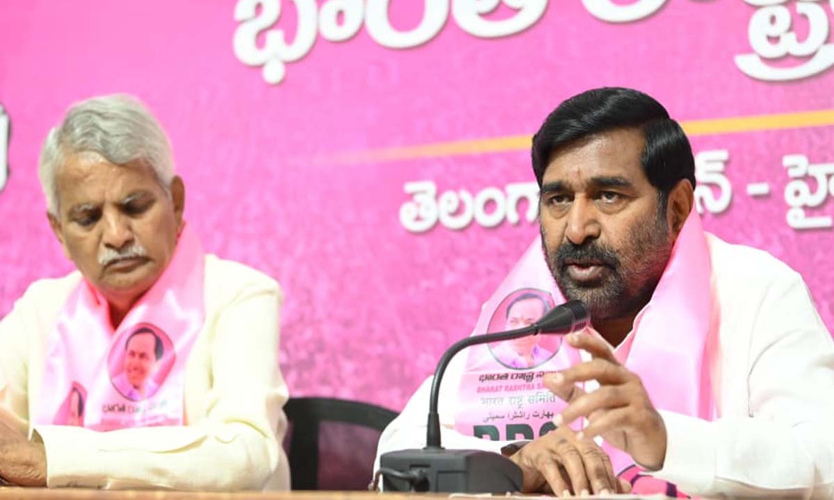 ఫిరాయింపు ఎమ్మెల్యేలపై వేటు వేయాలి ..స్పీకర్ సమయం కోరాం : మాజీ మంత్రి, ఎమ్మెల్యే జి .జగదీశ్ రెడ్డి ఫిరాయింపు ఎమ్మెల్యేలపై వేటు వేయాలి ..స్పీకర్ సమయం కోరాం : మాజీ మంత్రి, ఎమ్మెల్యే జి .జగదీశ్ రెడ్డి