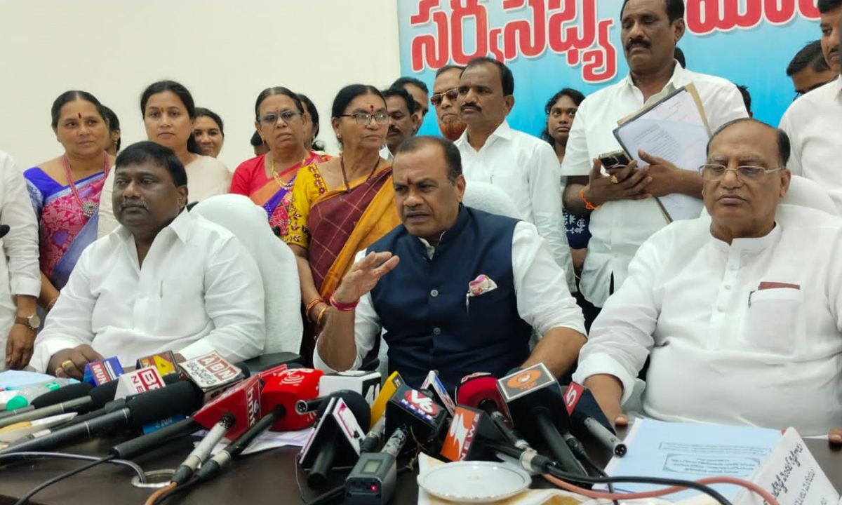 Minister Komatireddy | పెండింగ్ ప్రాజెక్టులను పూర్తి చేస్తాం: మంత్రి కోమటిరెడ్డి Minister Komatireddy | పెండింగ్ ప్రాజెక్టులను పూర్తి చేస్తాం: మంత్రి కోమటిరెడ్డి