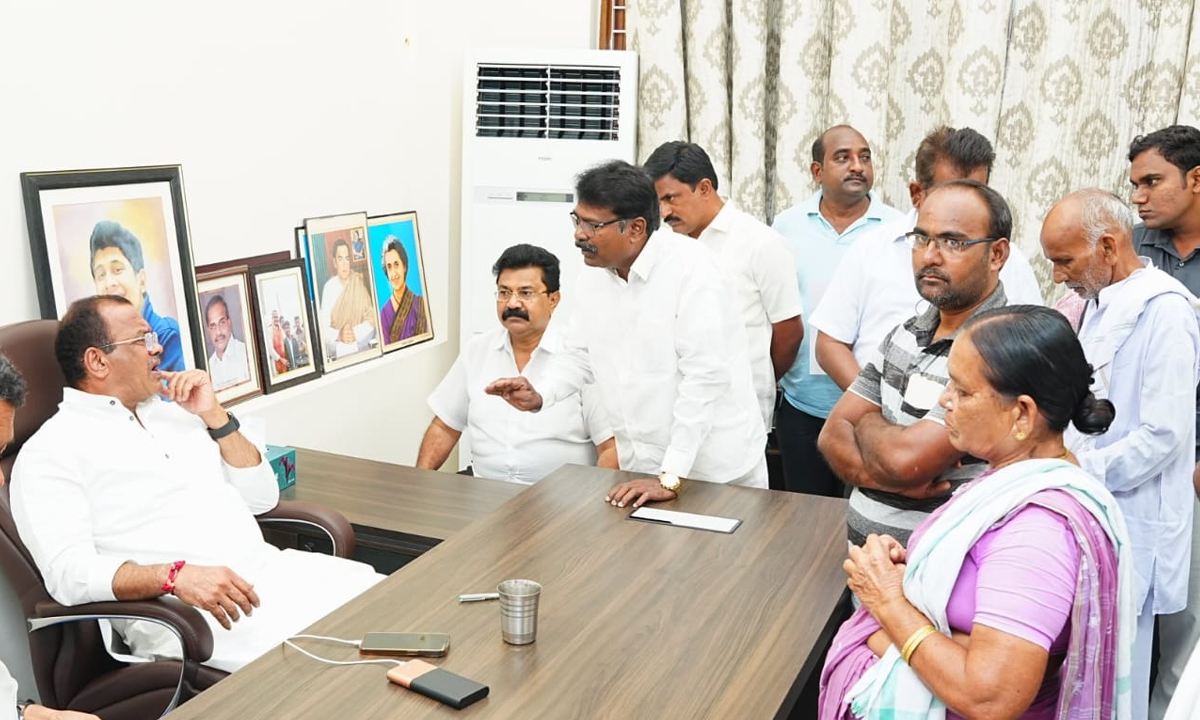 Minister Komatireddy | జనాన్ని కలిసిన మంత్రి కోమటిరెడ్డి వెంకట్రెడ్డి..! Minister Komatireddy | జనాన్ని కలిసిన మంత్రి కోమటిరెడ్డి వెంకట్రెడ్డి..!