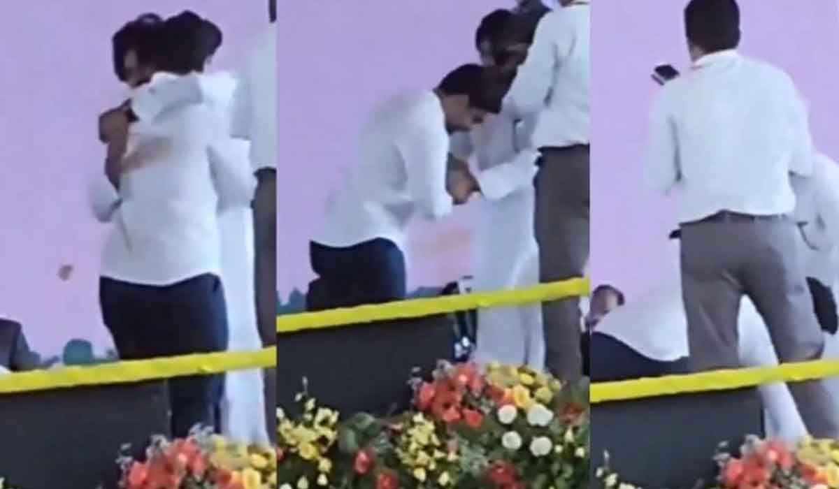 Pawan Kalyan| వద్దంటున్నా కూడా పవన్ కళ్యాణ్ కాళ్లు మొక్కిన నారా లోకేష్..అందరు షాక్..! Pawan Kalyan| వద్దంటున్నా కూడా పవన్ కళ్యాణ్ కాళ్లు మొక్కిన నారా లోకేష్..అందరు షాక్..!