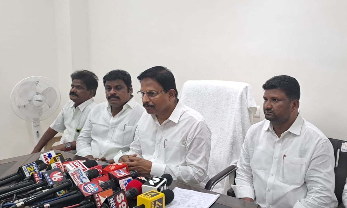 కెసిఆర్ హయాంలో తెలంగాణ రాష్ట్ర ఆర్థిక వ్యవస్థ ఆగం … ఎమ్మెల్యే యెన్నం శ్రీనివాస్ రెడ్డి కెసిఆర్ హయాంలో తెలంగాణ రాష్ట్ర ఆర్థిక వ్యవస్థ ఆగం … ఎమ్మెల్యే యెన్నం శ్రీనివాస్ రెడ్డి