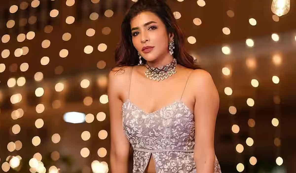 Manchu Lakshmi| ముంబైకి వెళ్లిన మంచు లక్ష్మీ.. కన్నతండ్రిపైనే అలాంటి కామెంట్స్ చేసిందేంటి? Manchu Lakshmi| ముంబైకి వెళ్లిన మంచు లక్ష్మీ.. కన్నతండ్రిపైనే అలాంటి కామెంట్స్ చేసిందేంటి?