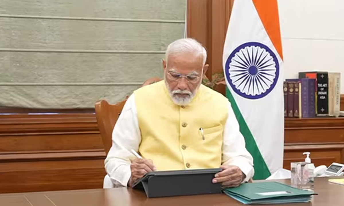 PM Modi | బాధ్యతలు స్వీకరించిన మోదీ.. తొలి సంతకం కిసాన్ నిధుల విడుదలపైనే PM Modi | బాధ్యతలు స్వీకరించిన మోదీ.. తొలి సంతకం కిసాన్ నిధుల విడుదలపైనే