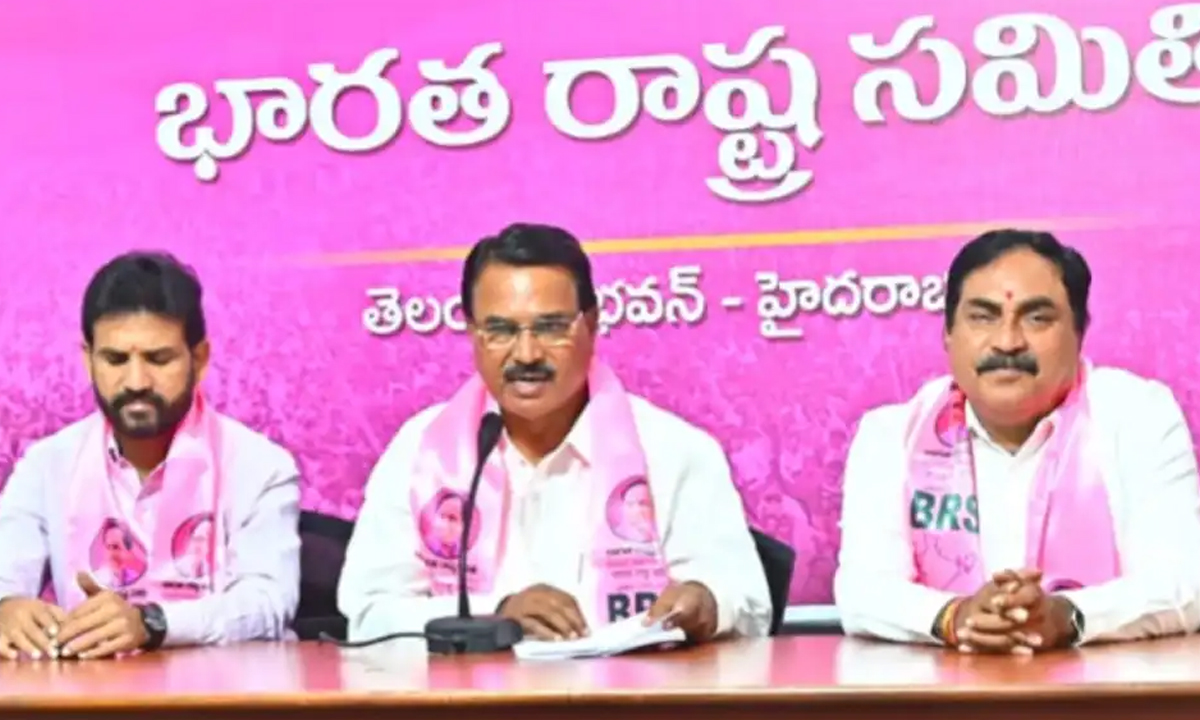 మంత్రివర్గ ఉపసంఘం పేరుతో కొద్ది మందికే రైతు భరోసా ఇచ్చే కుట్ర మంత్రివర్గ ఉపసంఘం పేరుతో కొద్ది మందికే రైతు భరోసా ఇచ్చే కుట్ర
