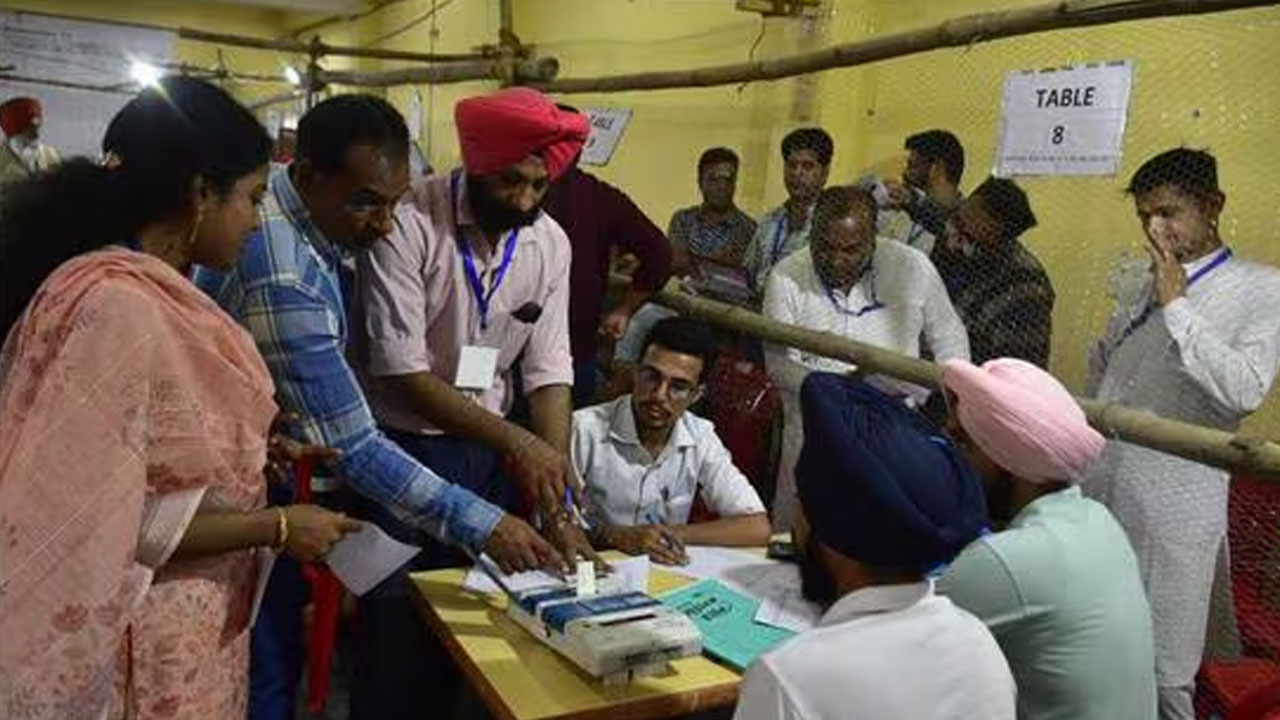 Punjab Results | పంజాబ్లో ఖాతా తెరవని బీజేపీ.. ఆధిక్యంలో కాంగ్రెస్ పార్టీ Punjab Results | పంజాబ్లో ఖాతా తెరవని బీజేపీ.. ఆధిక్యంలో కాంగ్రెస్ పార్టీ