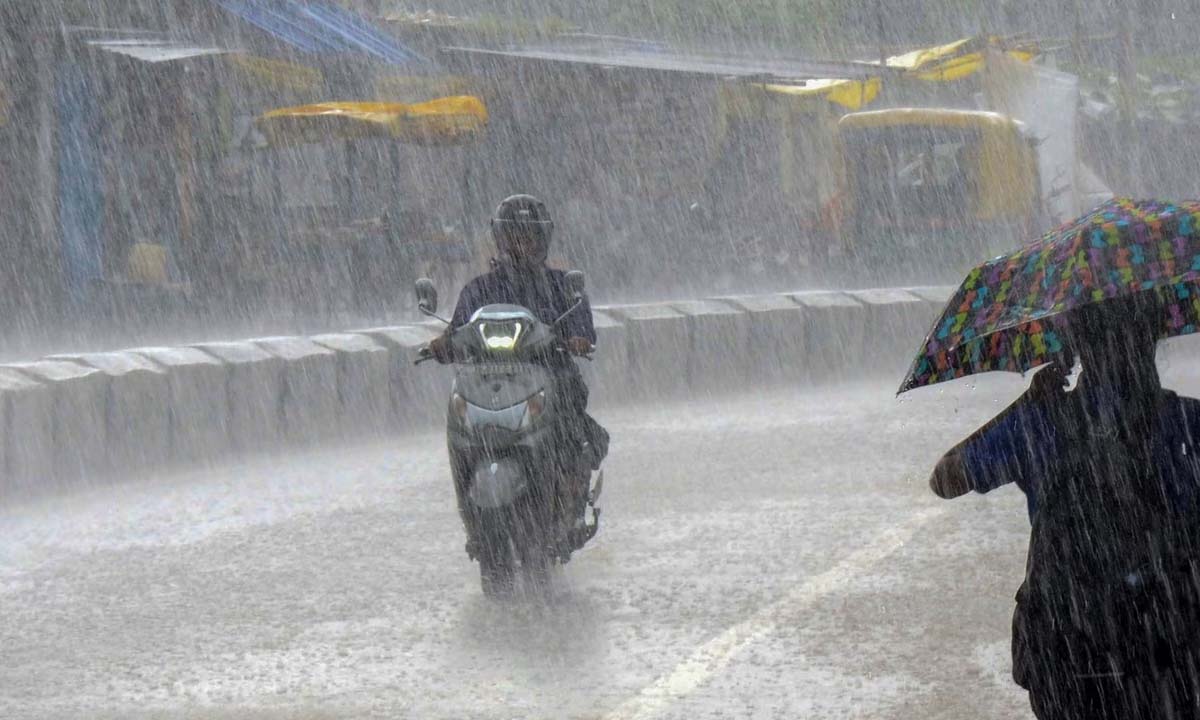 తెలంగాణలోకి నైరుతి రుతు పవనాలు మూడు రోజులు భారీ వర్షాలు తెలంగాణలోకి నైరుతి రుతు పవనాలు మూడు రోజులు భారీ వర్షాలు