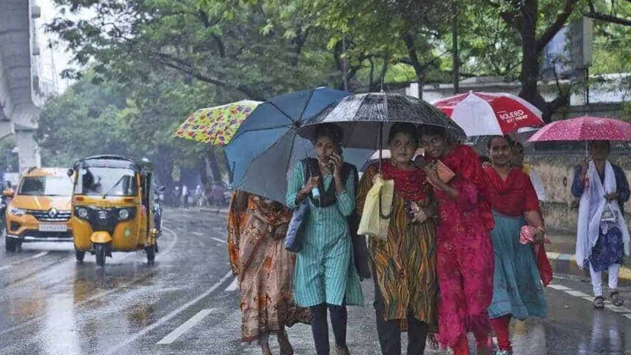 Rains | తెలంగాణ ప్రజలకు చల్లని కబురు.. ఐదు రోజుల పాటు వర్షాలు..! Rains | తెలంగాణ ప్రజలకు చల్లని కబురు.. ఐదు రోజుల పాటు వర్షాలు..!