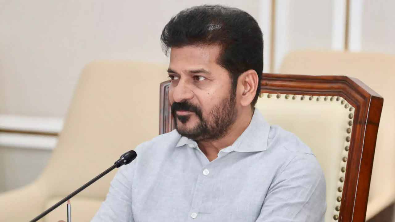 CM REVANTH REDDY | ధరణి స్థానంలో.. కొత్త రెవెన్యూ యాక్ట్..! సర్కార్ మదిలో క్లారిటీ.. కలెక్టర్లకు కీలక నిర్దేశాలు CM REVANTH REDDY | ధరణి స్థానంలో.. కొత్త రెవెన్యూ యాక్ట్..! సర్కార్ మదిలో క్లారిటీ.. కలెక్టర్లకు కీలక నిర్దేశాలు