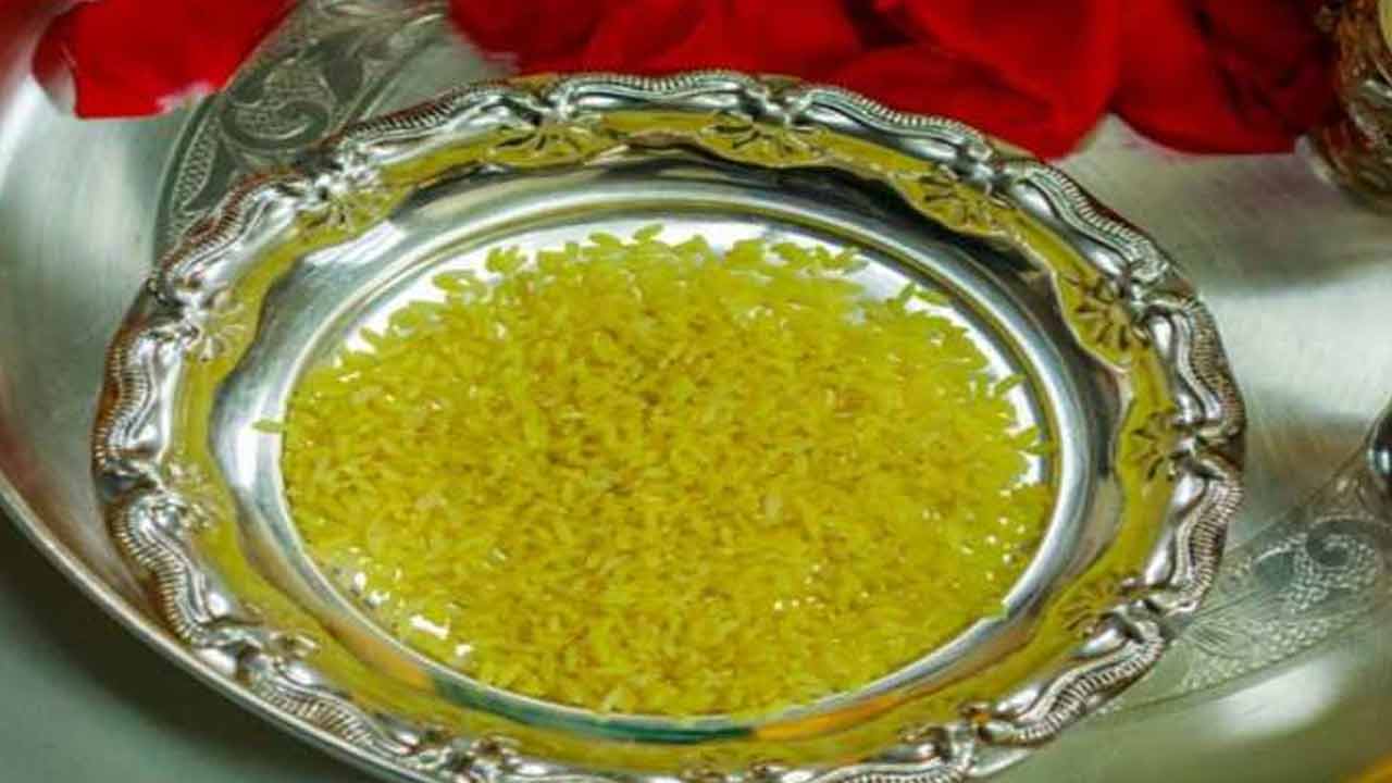 21 బియ్యపు గింజలతో ఇలా చేయండి.. ఆ ఇంట్లో ధన లాభం కలుగుతుందట..! 21 బియ్యపు గింజలతో ఇలా చేయండి.. ఆ ఇంట్లో ధన లాభం కలుగుతుందట..!