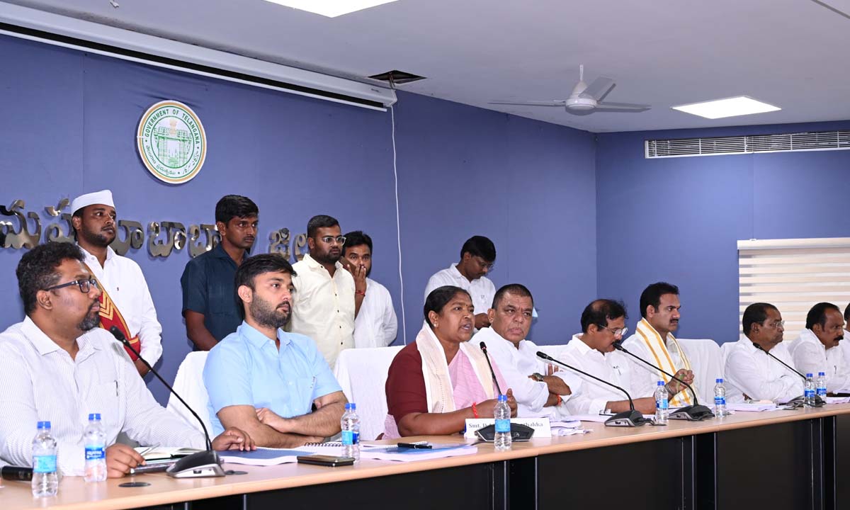 అభివృద్ధి, సంక్షేమ పథకాలు ప్రజలకందించడమే లక్ష్యం ,అధికారులు సమన్వయంతో పనిచేయాలి … మంత్రి డాక్టర్ దనసరి అనసూయ సీతక్క అభివృద్ధి, సంక్షేమ పథకాలు ప్రజలకందించడమే లక్ష్యం ,అధికారులు సమన్వయంతో పనిచేయాలి … మంత్రి డాక్టర్ దనసరి అనసూయ సీతక్క