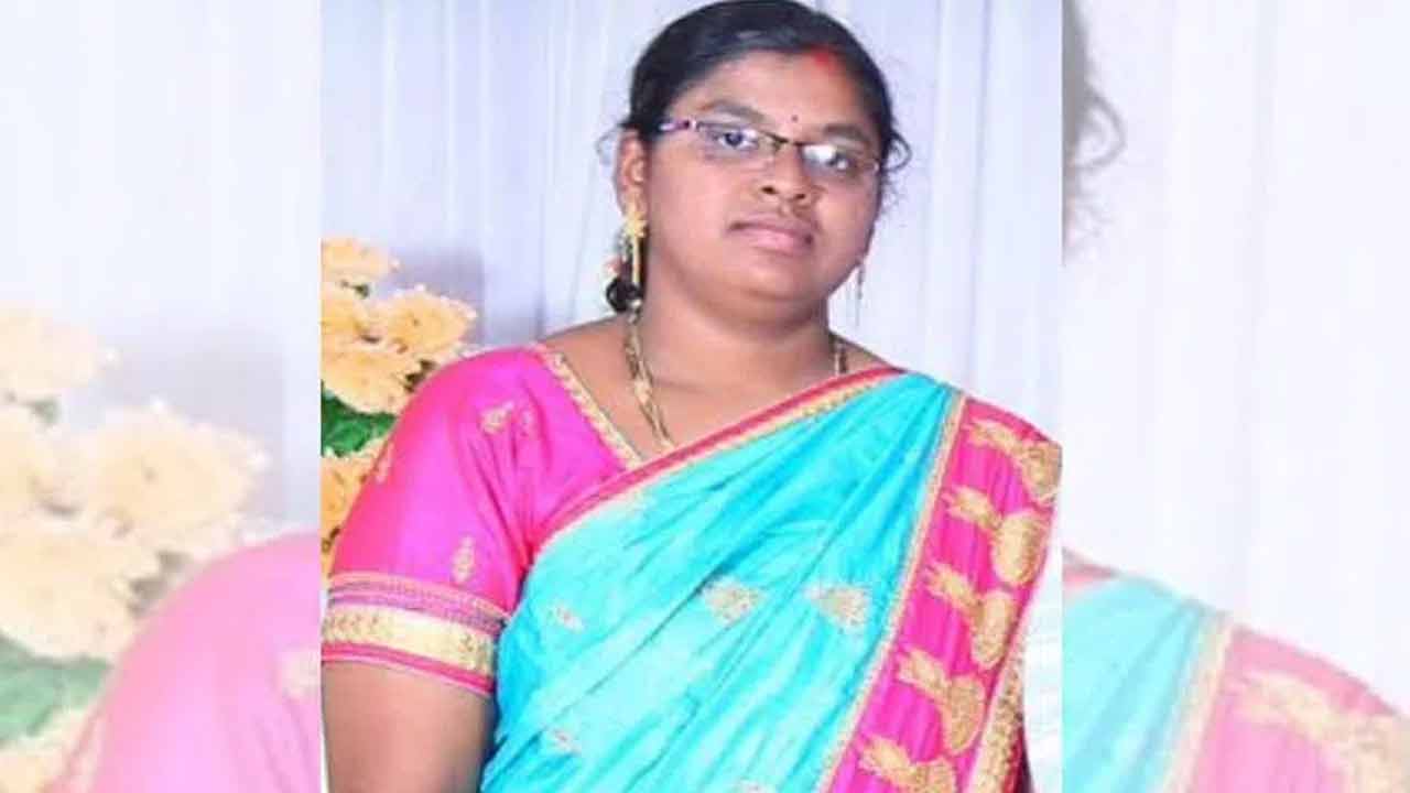 Pregnant Woman | బ్రెయిన్ డెడ్కు గురైన 9 నెలల గర్భిణి.. పండంటి ఆడబిడ్డకు జన్మ Pregnant Woman | బ్రెయిన్ డెడ్కు గురైన 9 నెలల గర్భిణి.. పండంటి ఆడబిడ్డకు జన్మ