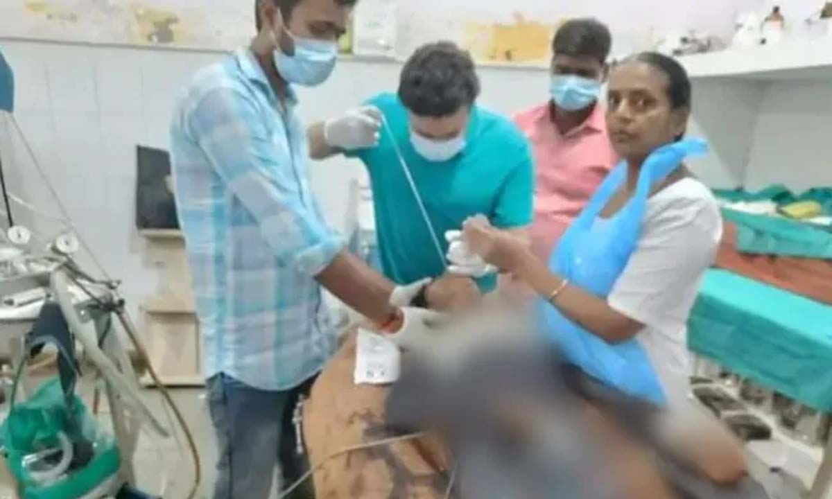 బాలుడి గొంతులో ఇరుక్కున్న రూపాయి బిళ్ల.. ఏడేండ్ల తర్వాత తొలగించిన వైద్యులు బాలుడి గొంతులో ఇరుక్కున్న రూపాయి బిళ్ల.. ఏడేండ్ల తర్వాత తొలగించిన వైద్యులు