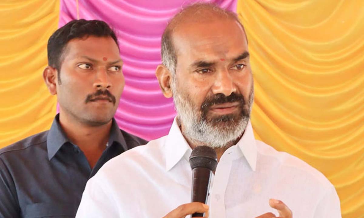 కేసీఆర్పై విశ్వాసం లేకనే కాంగ్రెస్లోకి బీఆరెస్ ఎమ్మెల్యేలు, ఎమ్మెల్సీలు పార్టీ ఫిరాయింపులకు ఆధ్యుడే కేసీఆర్ … ప్రభుత్వ విప్ ఆది శ్రీనివాస్ కేసీఆర్పై విశ్వాసం లేకనే కాంగ్రెస్లోకి బీఆరెస్ ఎమ్మెల్యేలు, ఎమ్మెల్సీలు పార్టీ ఫిరాయింపులకు ఆధ్యుడే కేసీఆర్ … ప్రభుత్వ విప్ ఆది శ్రీనివాస్