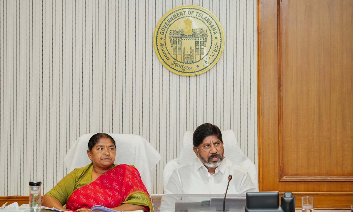 వారం రోజుల్లో ప్రతి నియోజకవర్గం కేంద్రంలో అంబేద్కర్ నాలెడ్జి సెంటర్ల ఏర్పాటు …పంచాయతీ రాజ్ బడ్జెట్ పద్దుల పై సమీక్షలో :డిప్యూటీ సీఎం భట్టి వారం రోజుల్లో ప్రతి నియోజకవర్గం కేంద్రంలో అంబేద్కర్ నాలెడ్జి సెంటర్ల ఏర్పాటు …పంచాయతీ రాజ్ బడ్జెట్ పద్దుల పై సమీక్షలో :డిప్యూటీ సీఎం భట్టి