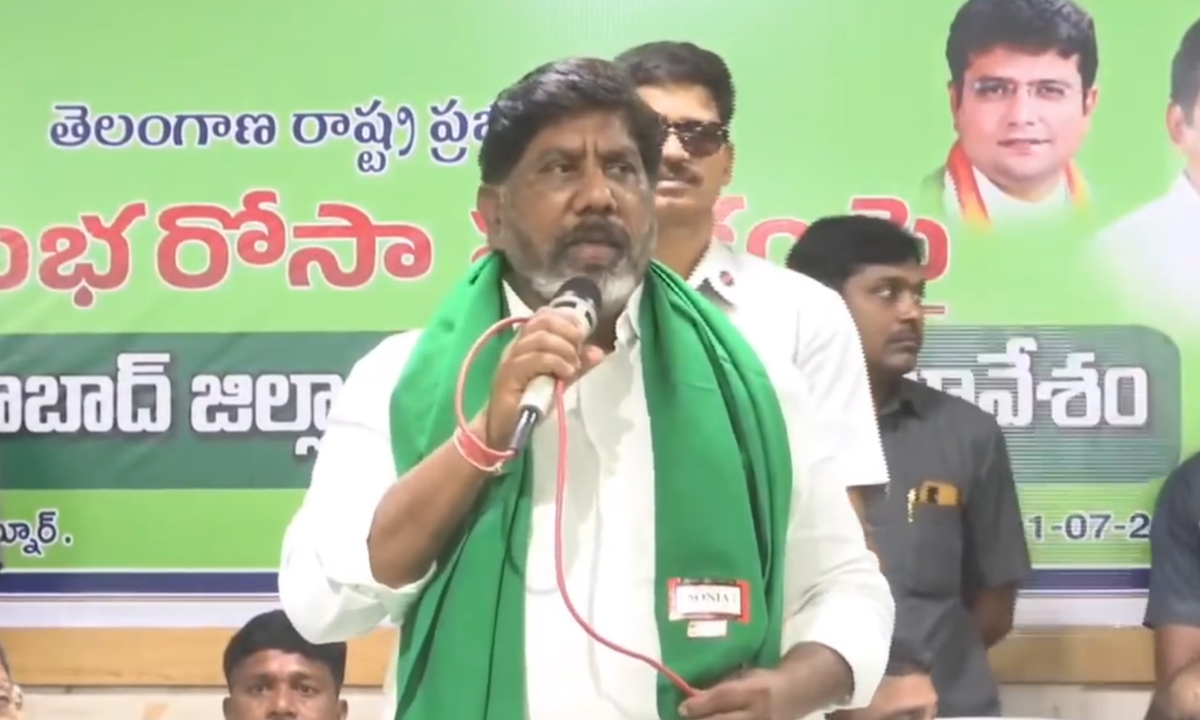 Deputy CM Bhatti | రుణమాఫీ పండుగను ఇంటిల్లిపాదితో జరుపుకోండి: డిప్యూటీ సీఎం భట్టి Deputy CM Bhatti | రుణమాఫీ పండుగను ఇంటిల్లిపాదితో జరుపుకోండి: డిప్యూటీ సీఎం భట్టి
