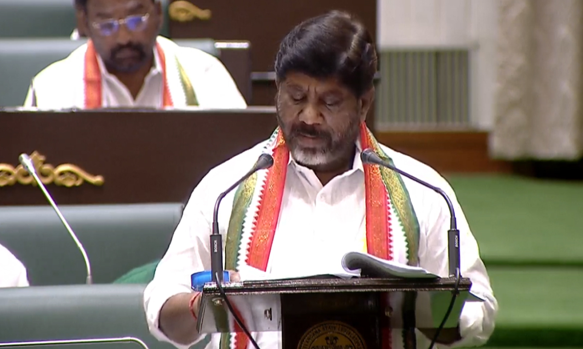Indiramma Housing Scheme | ఇందిరమ్మ ఇండ్ల పథకం.. ఎస్సీ, ఎస్టీ లబ్దిదారులకు శుభవార్త వినిపించిన భట్టి విక్రమార్క Indiramma Housing Scheme | ఇందిరమ్మ ఇండ్ల పథకం.. ఎస్సీ, ఎస్టీ లబ్దిదారులకు శుభవార్త వినిపించిన భట్టి విక్రమార్క