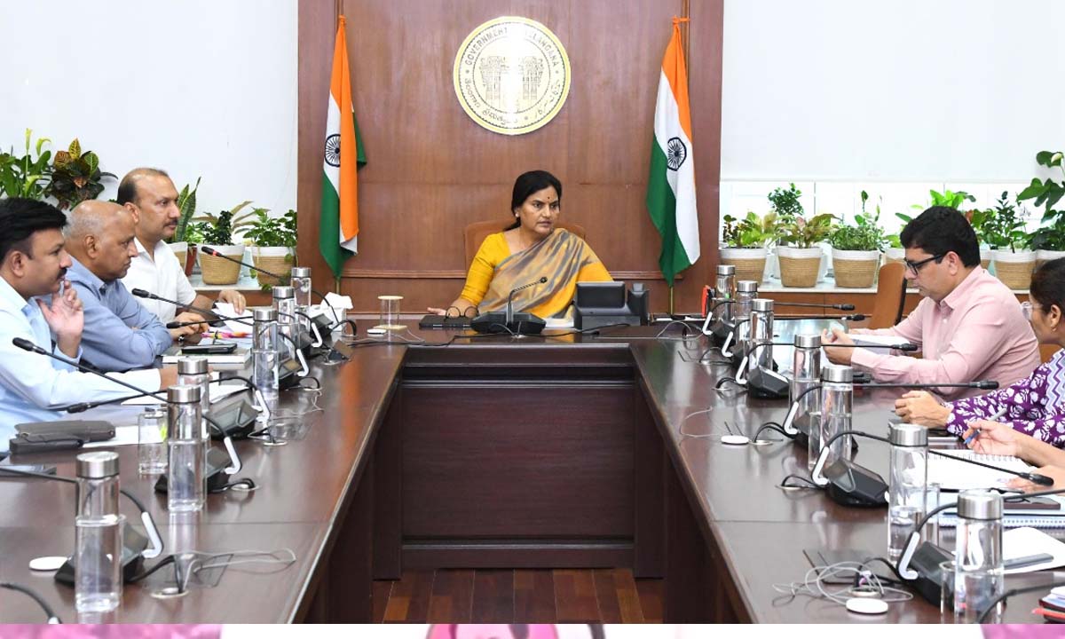 TELANGANA | గురుకులాలకు కార్పొరేట్ కళ ..సమీక్షించిన సీఎస్ శాంతి కుమారి TELANGANA | గురుకులాలకు కార్పొరేట్ కళ ..సమీక్షించిన సీఎస్ శాంతి కుమారి