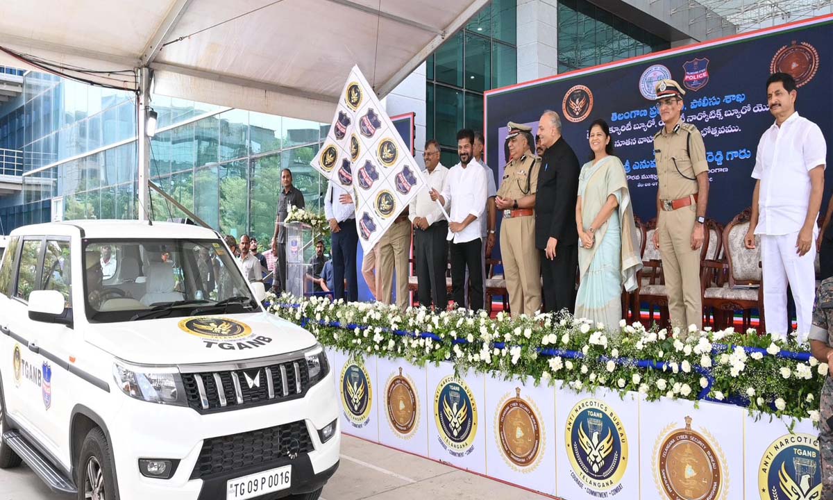 సమాజాన్ని పీడిస్తున్న సమస్యలు మాదక ద్రవ్యాలు ,సైబర్ నేరాలే … ముఖ్యమంత్రి రేవంత్ రెడ్డి సమాజాన్ని పీడిస్తున్న సమస్యలు మాదక ద్రవ్యాలు ,సైబర్ నేరాలే … ముఖ్యమంత్రి రేవంత్ రెడ్డి