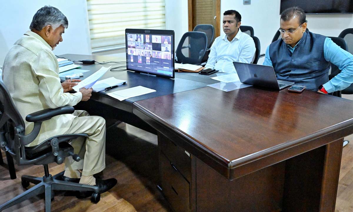 Chandrababu | ప్రాణ, ఆస్తి నష్టం జరగకుండా చూడండి ..అధికారులను ఆదేశించిన ఏపీ సీఎం చంద్రబాబు Chandrababu | ప్రాణ, ఆస్తి నష్టం జరగకుండా చూడండి ..అధికారులను ఆదేశించిన ఏపీ సీఎం చంద్రబాబు