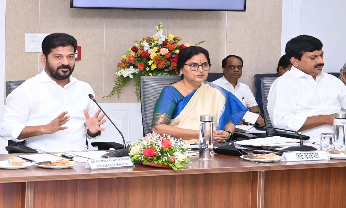 C.M. REVANTH REDDY | మహిళా సంఘాల సభ్యులను కోటికి చేర్చాలి … కలెక్టర్ల సదస్సులో సీఎం రేవంత్రెడ్డి C.M. REVANTH REDDY | మహిళా సంఘాల సభ్యులను కోటికి చేర్చాలి … కలెక్టర్ల సదస్సులో సీఎం రేవంత్రెడ్డి