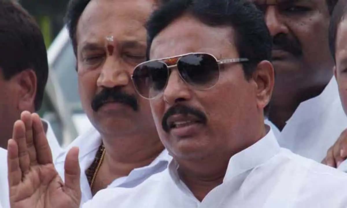 కంచ గచ్చిబౌలిలో స్మితా సబర్వాల్ తప్పు లేదు.. KCRను చూడాలని ప్రజలు ఆశ పడుతున్నారు: దానం కంచ గచ్చిబౌలిలో స్మితా సబర్వాల్ తప్పు లేదు.. KCRను చూడాలని ప్రజలు ఆశ పడుతున్నారు: దానం