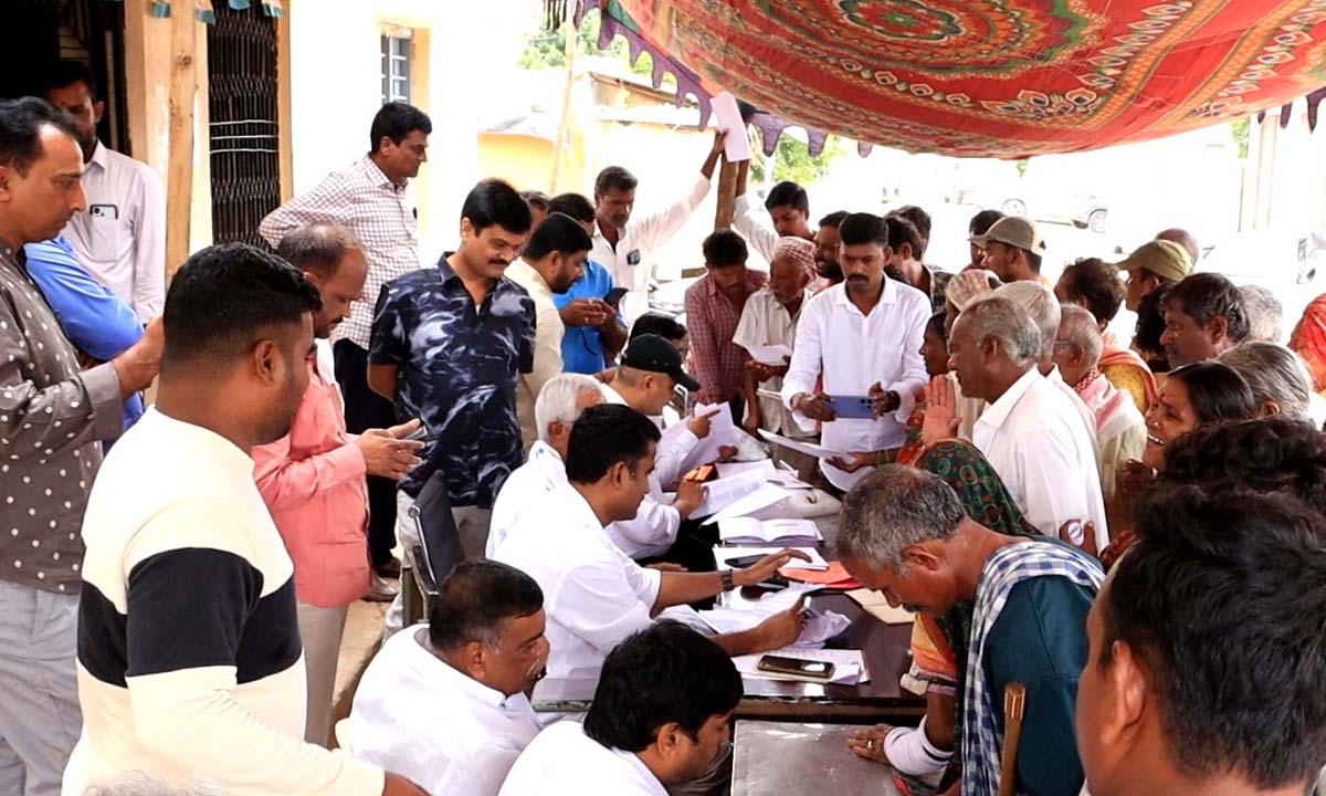 ధరణికి ప్రత్యామ్నాయం కొత్త చట్టమే! దరఖాస్తుకు ఆప్షన్ లేని సమస్యలు ఎన్నో! ధరణికి ప్రత్యామ్నాయం కొత్త చట్టమే! దరఖాస్తుకు ఆప్షన్ లేని సమస్యలు ఎన్నో!
