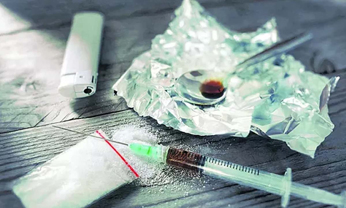 Drugs: డ్రగ్స్ కేసులో NRI అరెస్టు.. భారీగా మాదకద్రవ్యాలు స్వాధీనం Drugs: డ్రగ్స్ కేసులో NRI అరెస్టు.. భారీగా మాదకద్రవ్యాలు స్వాధీనం