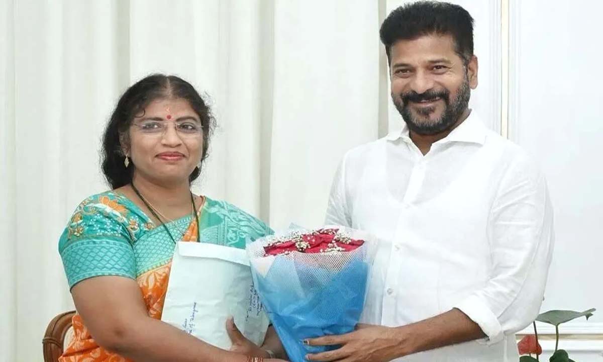 TELANGANA | పీఆర్ స్టంట్ కోసం వాడుకుని వదిలేశారు :మాజీ డీఎస్పీ నళిని TELANGANA | పీఆర్ స్టంట్ కోసం వాడుకుని వదిలేశారు :మాజీ డీఎస్పీ నళిని