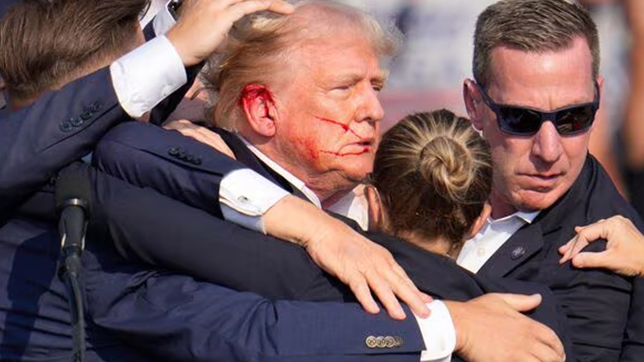 Donald Trump | డొనాల్డ్ ట్రంప్పై హత్యాయత్నం.. పెన్సిల్వేనియా ర్యాలీలో ప్రసంగిస్తుండగా కాల్పులు..! Donald Trump | డొనాల్డ్ ట్రంప్పై హత్యాయత్నం.. పెన్సిల్వేనియా ర్యాలీలో ప్రసంగిస్తుండగా కాల్పులు..!