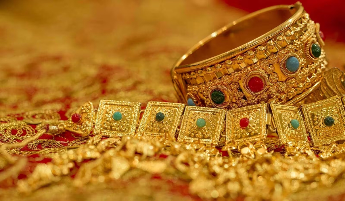 Gold Rates | మగువలకు షాక్.. భారీగా పెరిగిన పసిడి, వెండి ధరలు.! హైదరాబాద్ తులం రూ.69వేలకు చేరువగా..! Gold Rates | మగువలకు షాక్.. భారీగా పెరిగిన పసిడి, వెండి ధరలు.! హైదరాబాద్ తులం రూ.69వేలకు చేరువగా..!