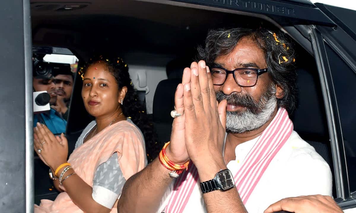 జార్ఖండ్ సీఎంగా మళ్లీ సొరేన్ .. ముఖ్యమంత్రి పదవికి చంపై రాజీనామా జార్ఖండ్ సీఎంగా మళ్లీ సొరేన్ .. ముఖ్యమంత్రి పదవికి చంపై రాజీనామా